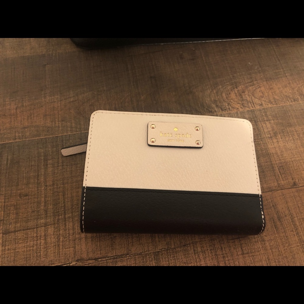 Authentic Kate Spade - Picture 3 of 4